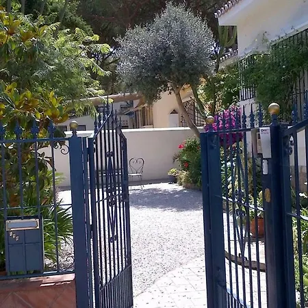 Garden At Casa Madden * 马尔韦利亚